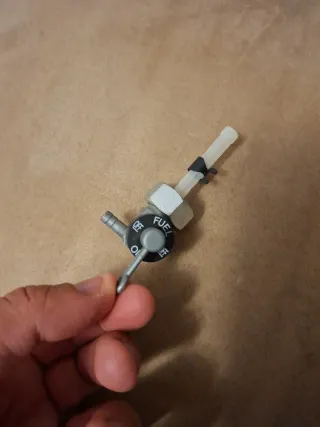 Torneira de combustível para motor