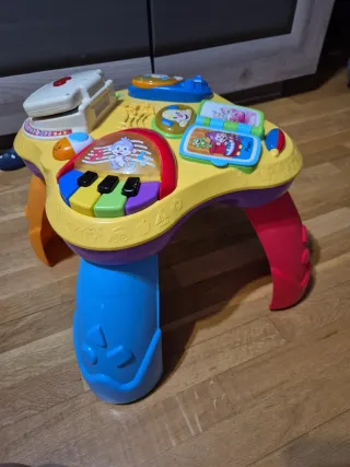 Mesa de actividades infantil