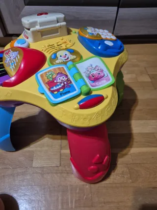 Mesa de actividades infantil