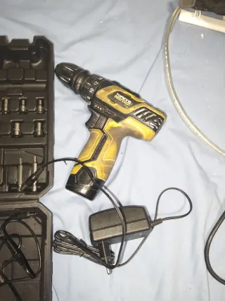 2 Atornilladores Eléctricos con Maletín