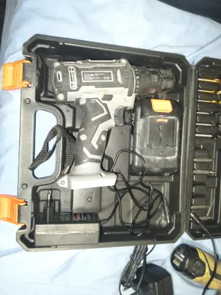 2 Atornilladores Eléctricos con Maletín