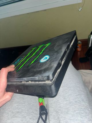 PS4 (PlayStation 4) Negra con Mando Dualshock