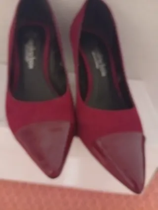 Zapatos de tacón rojos