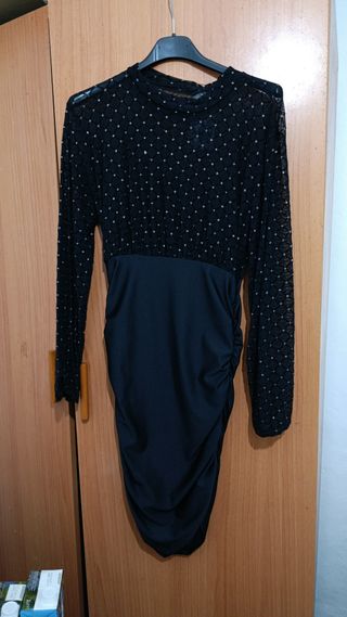 Vestido negro con detalles brillantes