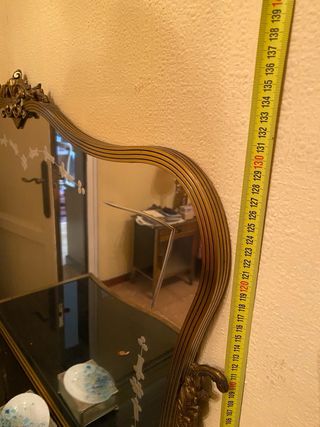 Cama comoda y mesita noche. Antiguo.