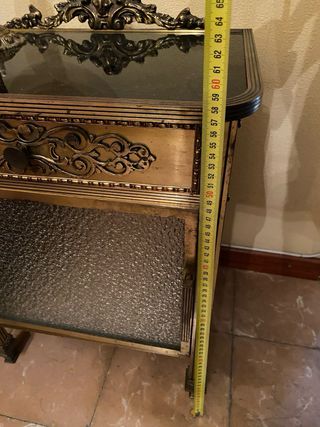 Cama comoda y mesita noche. Antiguo.