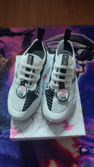 Zapatillas Munich sin cordones Talla 35 Nuevas