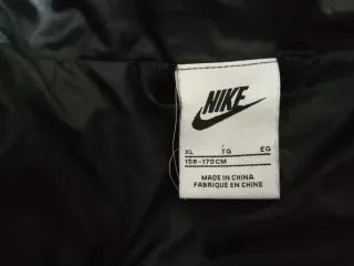 Abrigo Nike niño XL 158-170cm