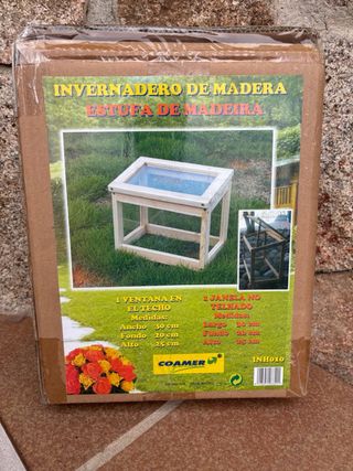 Mini invernadero de madera y cristal