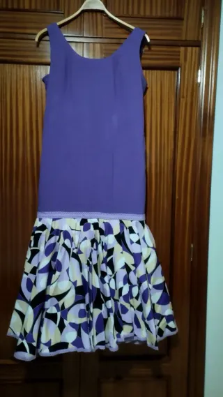 Traje de flamenca morado y multicolor