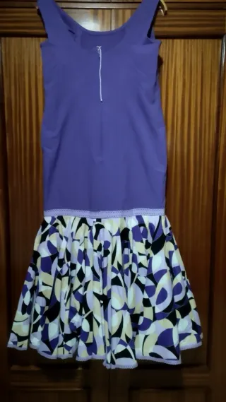 Traje de flamenca morado y multicolor