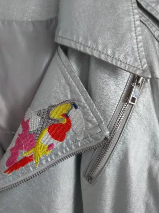 Cazadora polipiel Sfera bordada