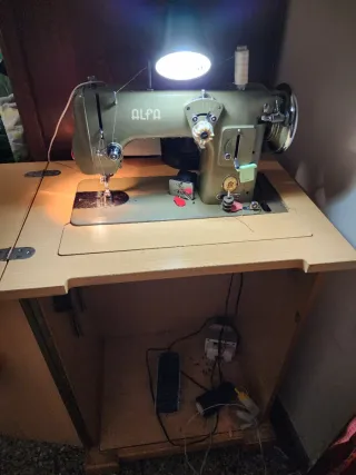 Cómoda de madera con 5 cajones