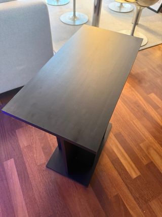 Mesa Decorativa de Madera Negra - Diseño Moderno