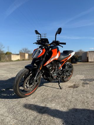 KTM Duke 2018 Naked Negra y Naranja