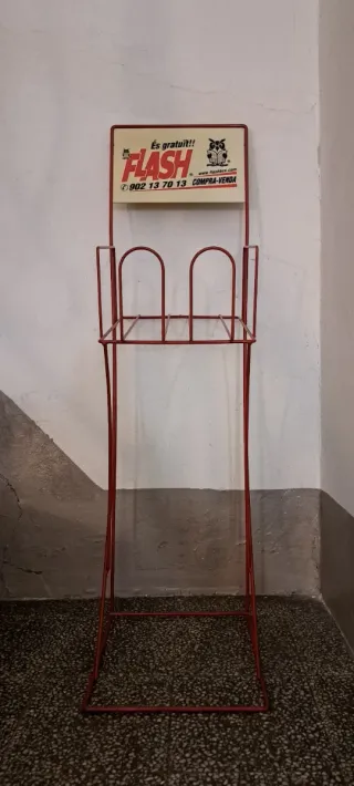 Expositor metálico vintage industrial – Publicidad