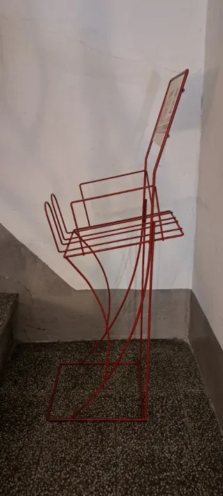 Expositor metálico vintage industrial – Publicidad