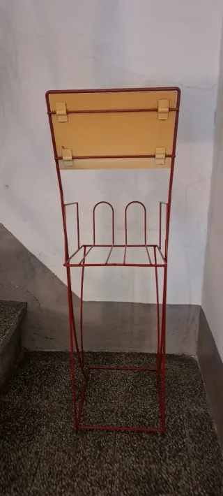 Expositor metálico vintage industrial – Publicidad