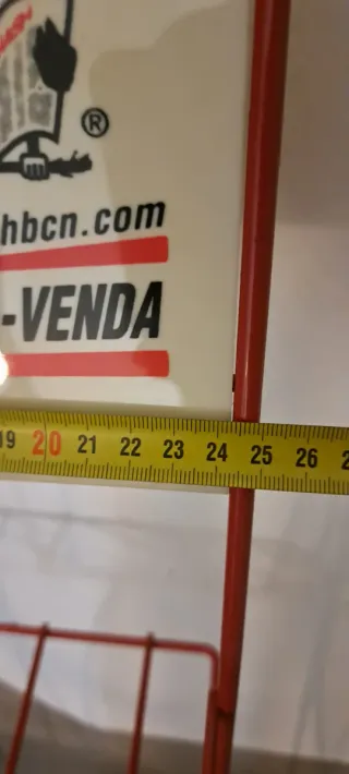 Expositor metálico vintage industrial – Publicidad