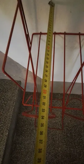 Expositor metálico vintage industrial – Publicidad