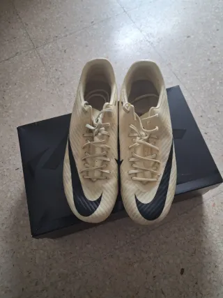 Botas de fútbol Nike .talla 42