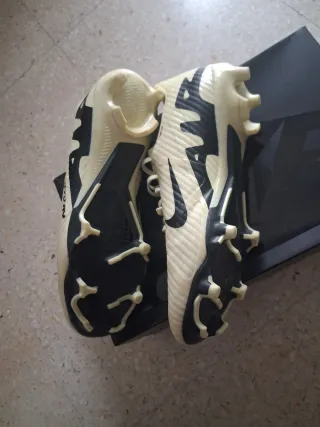 Botas de fútbol Nike .talla 42