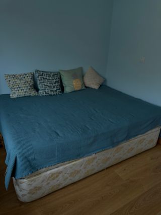 Colchón y canapé de tela