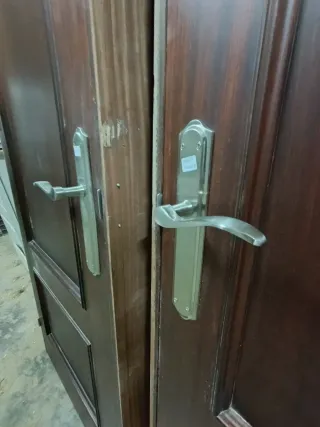 8 Puertas de Madera sapelly Oscura