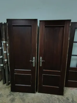 8 Puertas de Madera sapelly Oscura