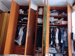 Oportunidad!!! Armario de madera con puertas de es