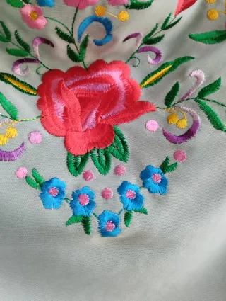 Mantón bordado Niña Jabonoso