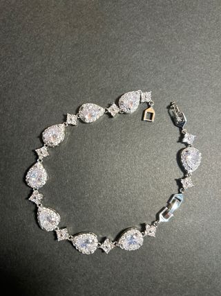 Bracciale con zirconi a goccia