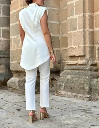 Traje pantalón y chaleco blanco T42