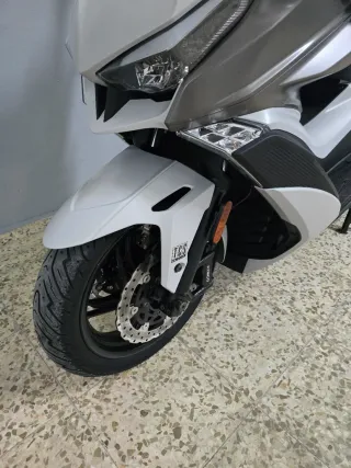 Kymco XCITING VS 400 Plata/Blanco