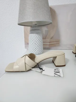 Sandalias de piel beige