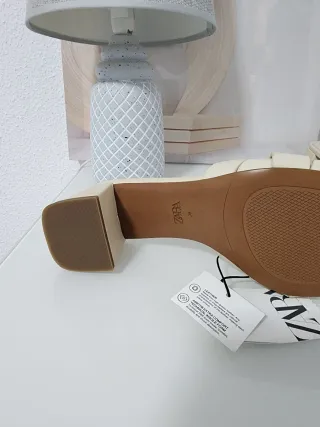 Sandalias de piel beige