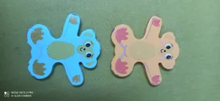 Pista de coches y monos de madera