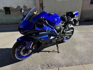 Yamaha R7