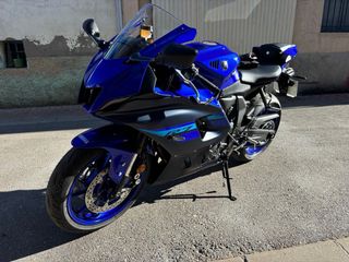 Yamaha R7