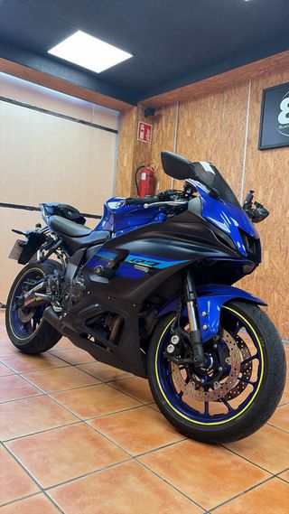 Yamaha R7