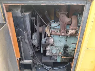 Grupo electrógeno uno de 40 kvi i 100 kvi