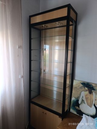 Vitrina expositora madera y cristal