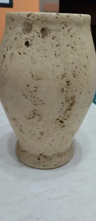 Vaso in travertino di Tivoli
