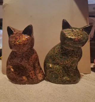 Figure di Gatti in Legno Dipinte a Mano