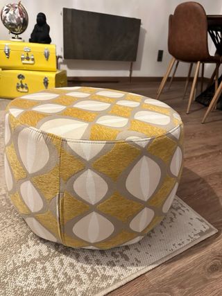 Puf redondo con cojín decorativo