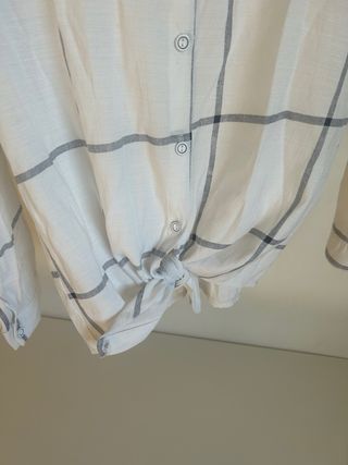 Camisa de cuadros azul y blanco