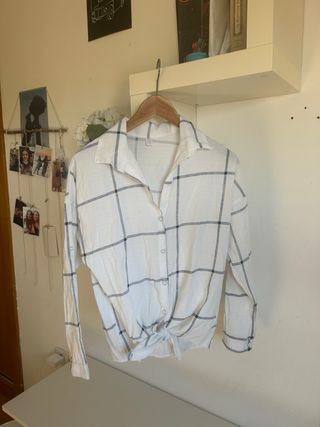 Camisa de cuadros azul y blanco