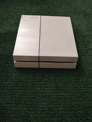 PS4 500GB Blanca + Mando Rojo