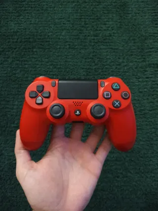 PS4 500GB Blanca + Mando Rojo