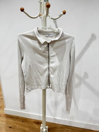 Jersey cremallera cuello alto beige/gris